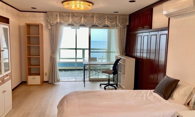 Hamada House | Ocean Front Room with Sunset Views and Family-Friendly Amenities