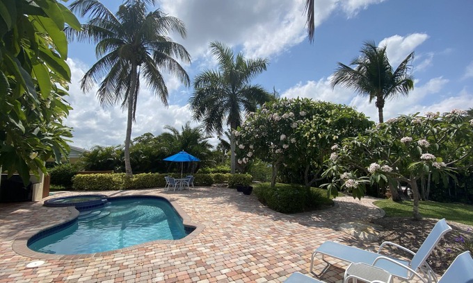 Sorrento Shores House | Idyllic 2 Bedroom House with Pool and Ocean View Awaits