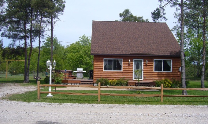 Thompsonville Cabin | Relaxing Getaway with Hot Tub and 10/10 Guest Rating