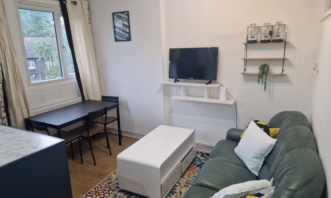 Walworth Apartment | A two bedrooms flat close to zone one.