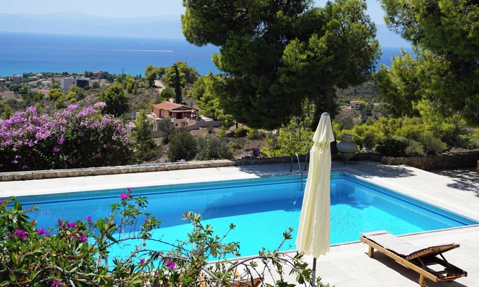 Kilada Villa | Inviting Villa with Ocean View, Private Pool & Garden