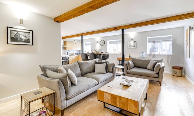 Ely Apartment | Inviting 2 Bedroom Apartment with Cathedral Views