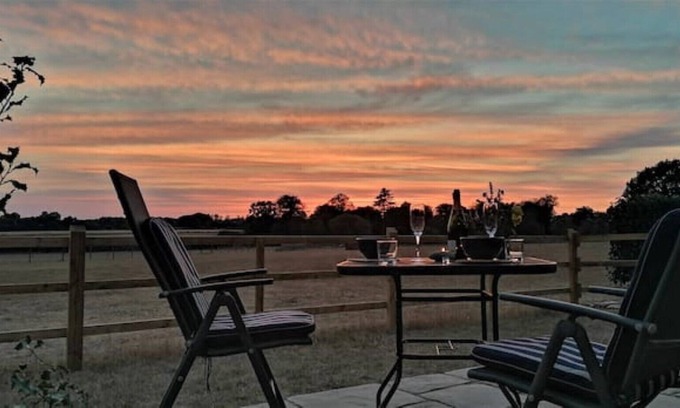 Brisley Cabin | Discover a Unique Haven for Your Total Escape Experience