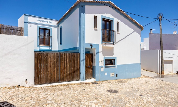 Montes de Alvor House | Discover a Unique Retreat in Montes de Alvor Village