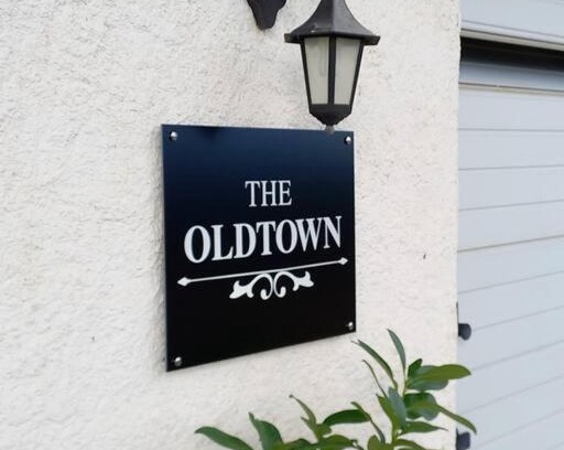 Kefalochori House | Pet-Friendly A V G E R I N O S in Historic Oldtown