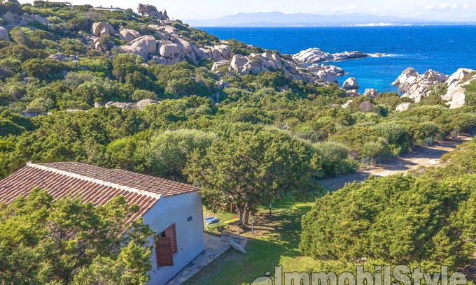 Capo Testa House | A vacation home just steps from a private beach bay