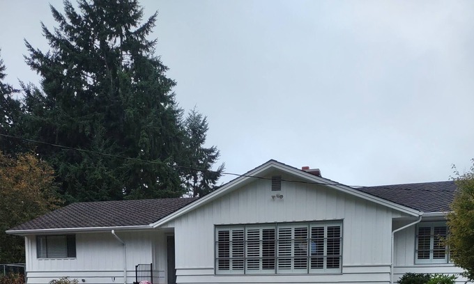 Summit House | Inviting Home Away from Home with Spa & Breakfast Options