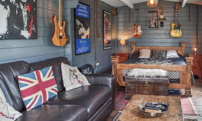 Isle of Thanet Cottage | Unique Cottage Retreat with Ocean View and Garden Oasis