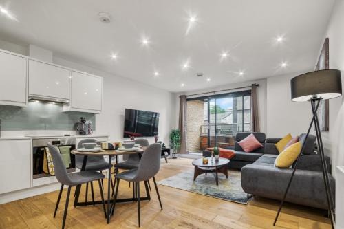 St Luke's Apartment | Bright Two-Bedroom Retreat in Old Street, Zone 1