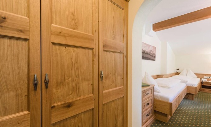 Soell House | Cozy Vierbettzimmer with Spa and Breakfast - Gasthof Oberstegen