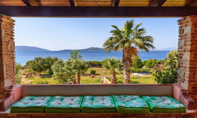 Karystos Villa | Beachfront Villa with Ocean View & Top Guest Rating 10/10