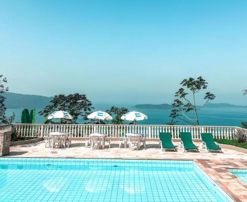 Almada House | Experience the Breathtaking Views of Ubatuba with Spa Access
