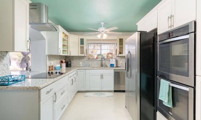 Los Fresnos House | Waterfront Retreat with Prime Fishing & Family-Friendly Amenities
