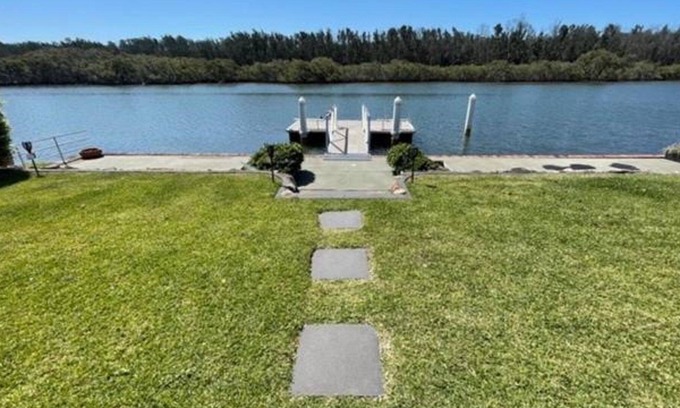 Tuncurry House | A Waterfront on Palmway