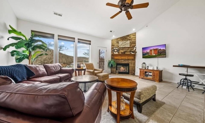 Andersonville Condo | Experience Bliss at Makin' Memories Lake House Retreat