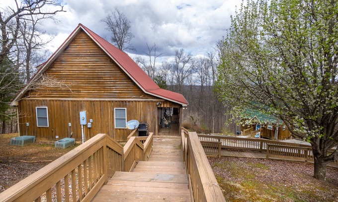Sloans Valley Cabin | Discover Whitaker Mountain Retreat with Pool & Pickleball