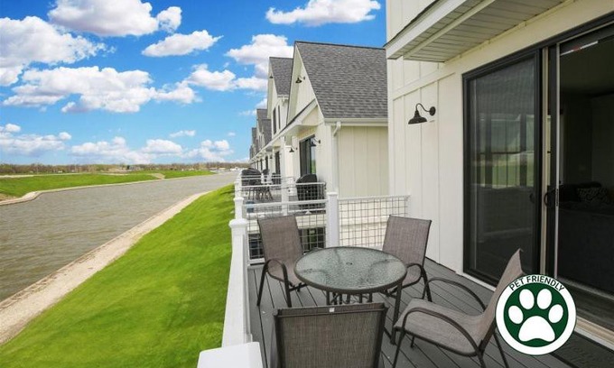 Ottawa House | Explore A Whole New World: Pet-Friendly Family Retreat