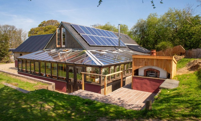 Crymych House | A wonderful barn conversion holiday cottage in the foothills of the Preseli Mountains.