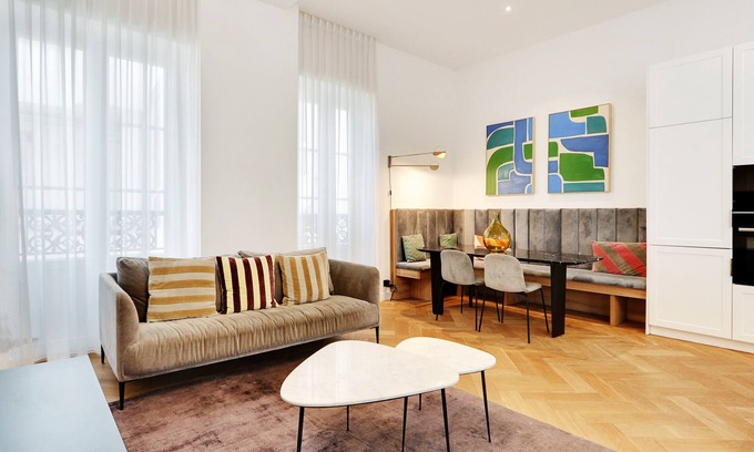 Quartier de la Place-Vendome Apartment | A Wonderfull 2-BR/2BA in Louvre - Vendôme