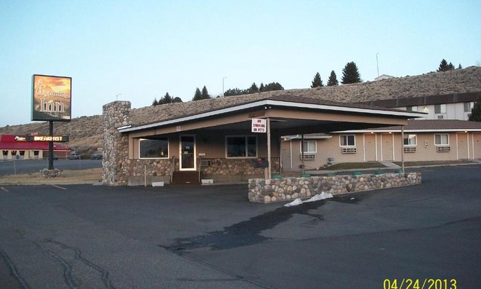 Cody Hotel | Inviting Getaway at A Wyoming Inn for Family Adventures