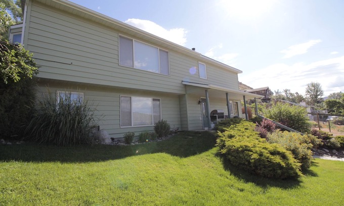 Gardiner Apartment | Experience Yellowstone Park with Pool and Spa Amenities