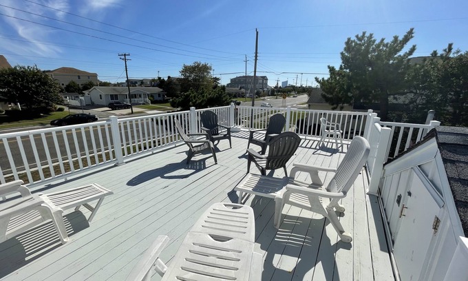 A-Zone House | Family-Friendly A-Zone Rancher Near Beach and Shark Park!
