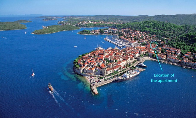 Lumbarda Apartment | Central Apartment with Ocean View, Steps from the Beach