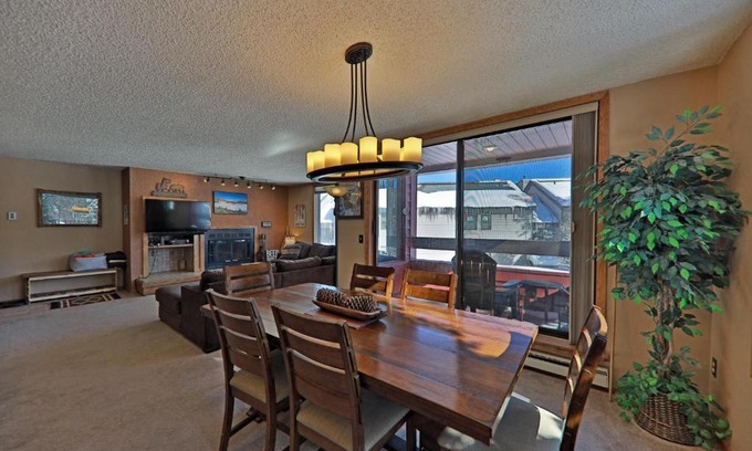 Winter Park Apartment | Top-Rated A11 Snowblaze Athletic Club Condo with Pool
