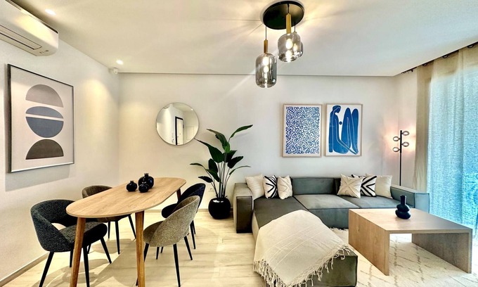 La Marsa Apartment | Modern 2-Bedroom Retreat in La Marsa with Breakfast