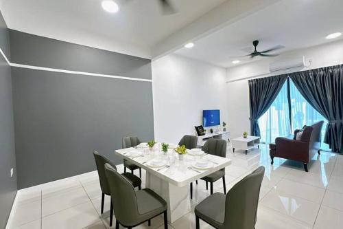 Tebrau House | Discover A15 Tebing Dato Onn 15 - Family and Pet Haven