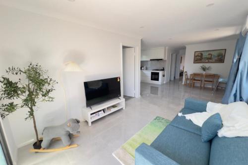 Belmont House | A2 Airport 2BR Haven - Garden & Parking