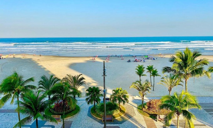 Aviacao Apartment | Vista Mar: Oceanfront Haven with Pet-Friendly Comfort