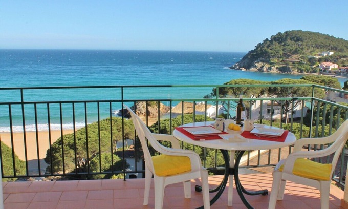 Palamos Apartment | Beachfront Studio at La Fosca with Ocean View & Parking