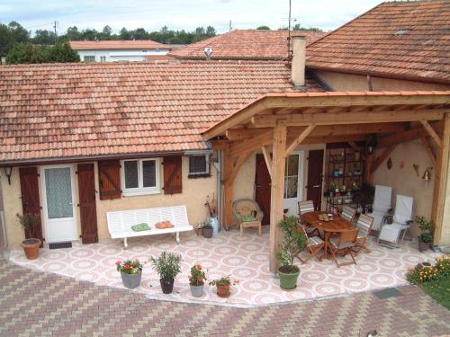 Morcenx Bed & Breakfast | Relax at a2pasdelaforet: Oceanfront Haven with Pool