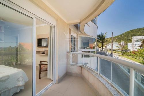 Quatro Ilhas Apartment | Discover Family-Friendly Comfort at A48 - Acrópole