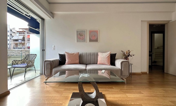 Thissio Apartment | Discover A7 Boutique Apartment with Spa and Hot Tub in Thiseio