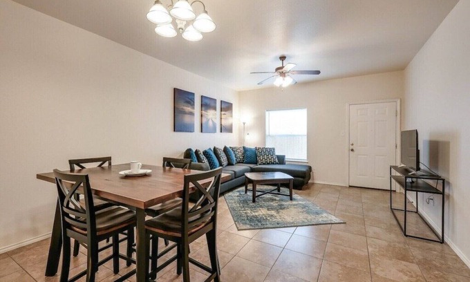 Medical Center District Condo | Pet-Friendly 2BR Apartment Near Medical Center with WiFi