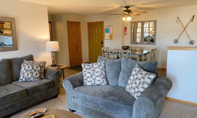 Wildernest House | Family-Friendly Stay at AA302 Buffalo Village with Breakfast