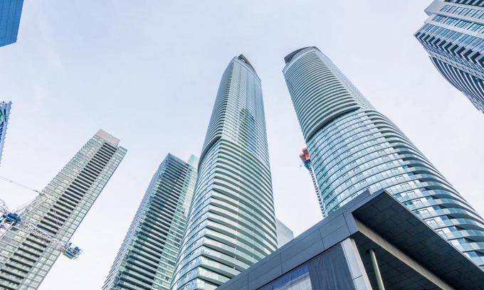 Toronto Entertainment District Apartment | Discover Family-Friendly Aaira Suites Ice Condos Experience