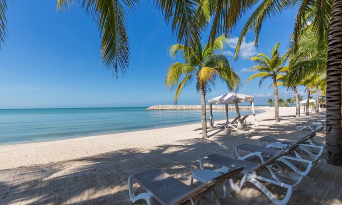 Champoton Hotel | Family-Friendly Aak-Bal All Suite Resort with Pool & Spa