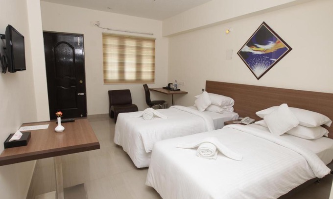 Tiruvannamalai Hotel | Budget-Friendly Aakash Inn with Breakfast & Family Amenities