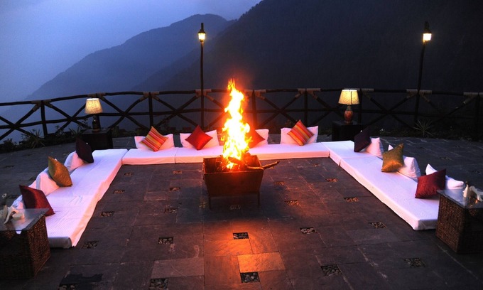 Dalhousie Resort | Delightful Aamod Dalhousie: Family-Friendly with Pool & Dining