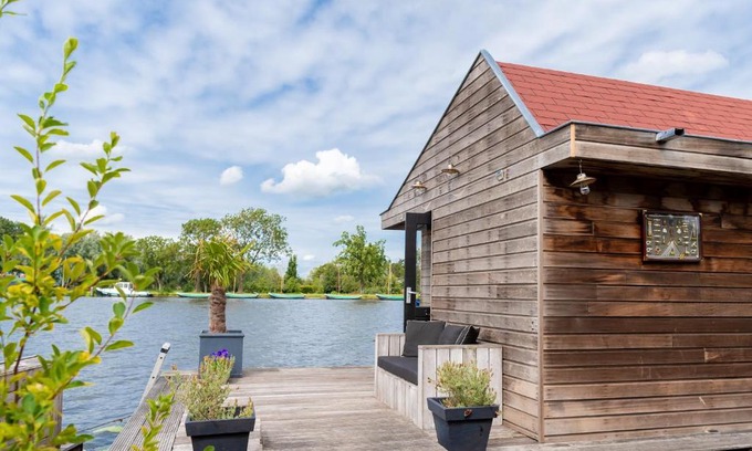 Gouwsluis Boat Rental | Private Sauna Retreat on the Rijn with Oceanfront Views