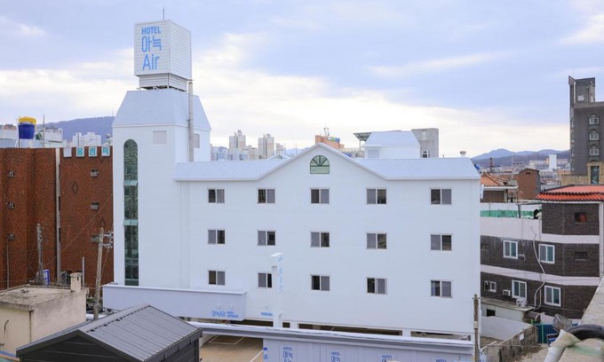 Geochang Hotel | Relax at Aank Air Hotel Daejeon with Spa Amenities