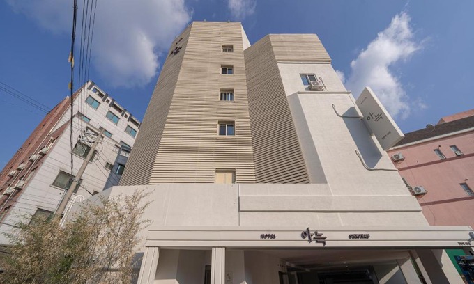Cheonan Hotel | Comfortable Stay at The Hyoosik Aank Hotel Cheonan Station