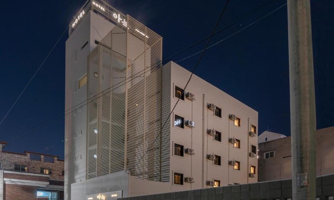 Cheongju Hotel | Family-Friendly Hyoosik Aank Hotel with Hot Tub in Cheongju