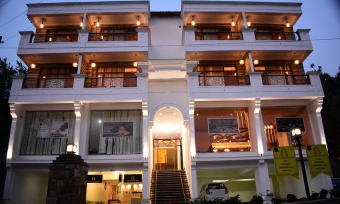 Bhimtal Hotel | Exceptional Stay at Aaroham The Watergate Hotel