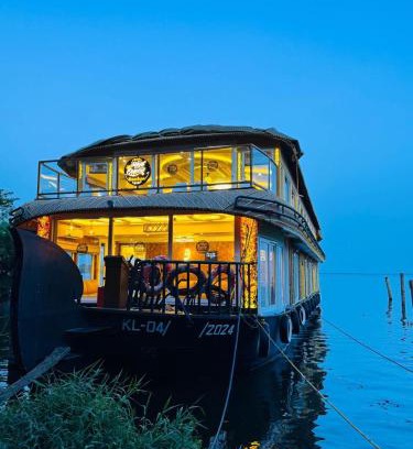 Muhamma Boat Rental | Aarush road lines and holidays