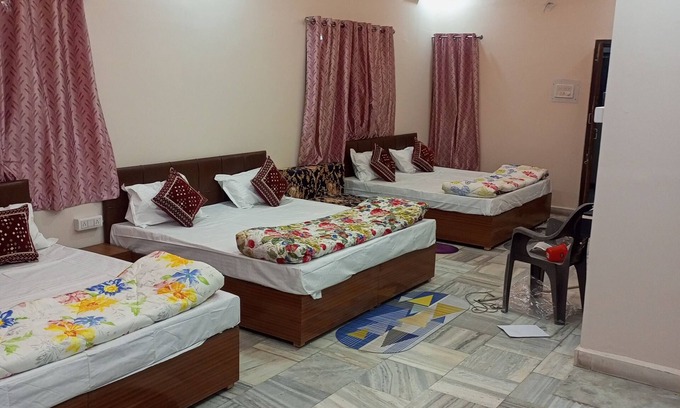 Ujjain Bed & Breakfast | Experience Aashirwad Residency: Family-Friendly Home Stay