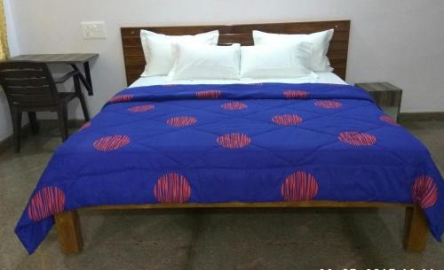 Vijayanagar 1st Stage House | Cozy Aashraya Homestay: Pet-Friendly with Breakfast Included